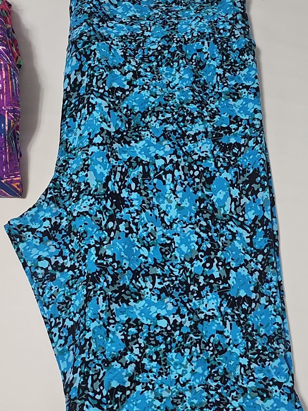 LuLaRoe Blue & Black Abstract Print Leggings